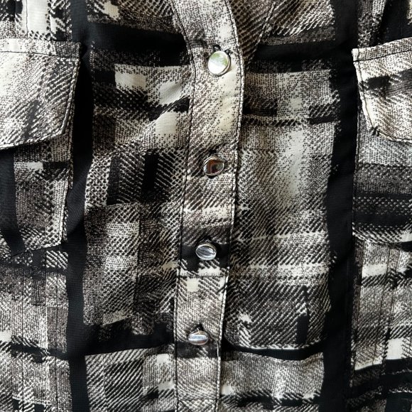 Avenue 26/28 Black, White and Gray Blouse with Black Tank - Picture 2 of 8